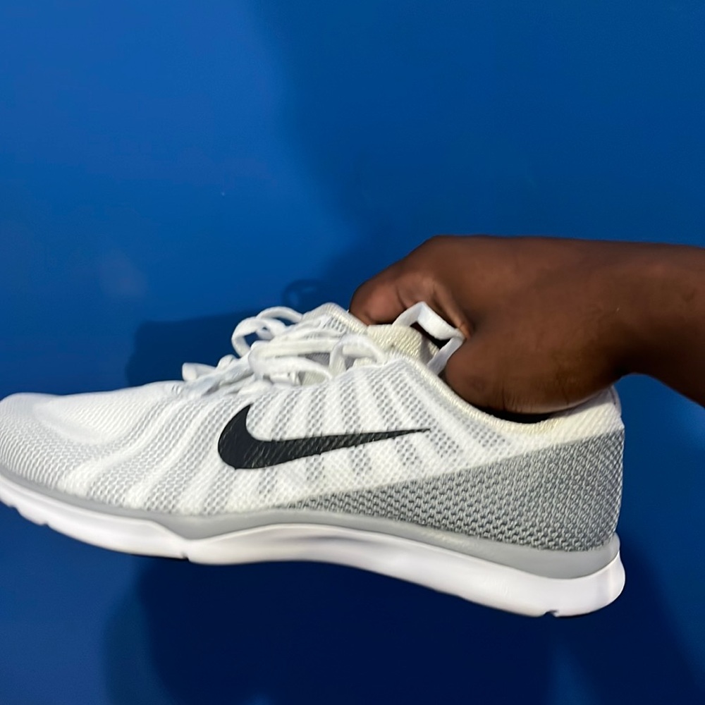 Nike White/Black Sneakers